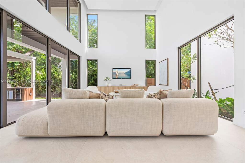 4 Bedroom Single Family Home/House's Image 4