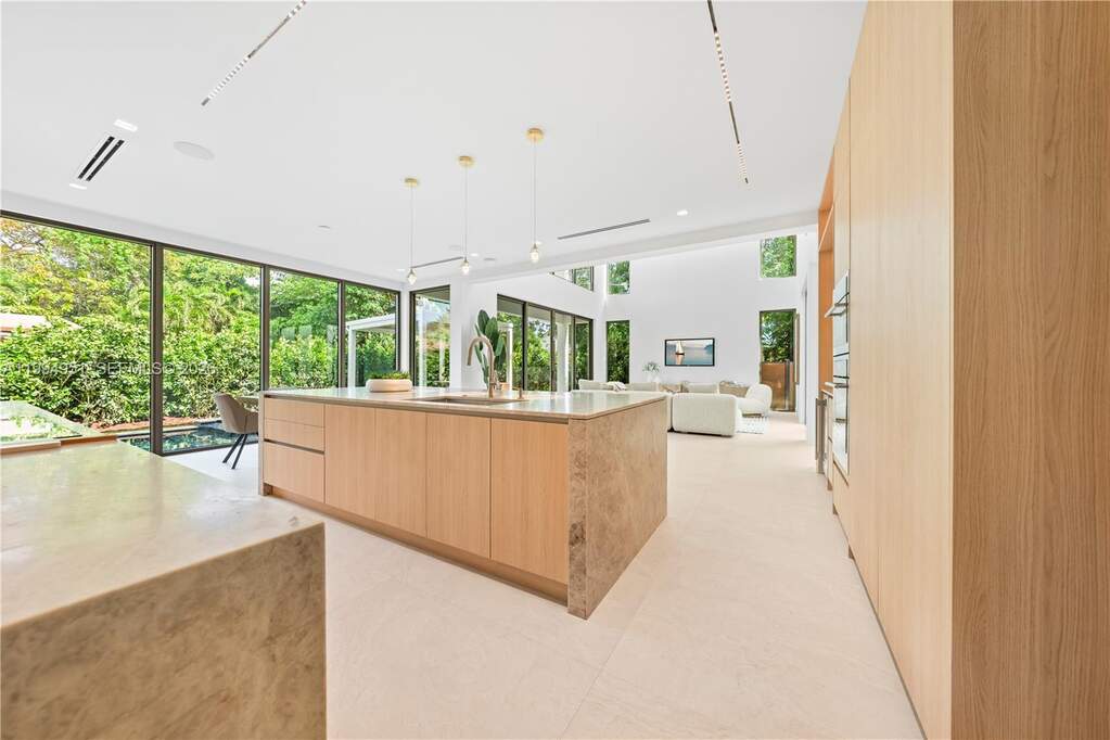 4 Bedroom Single Family Home/House's Image 6