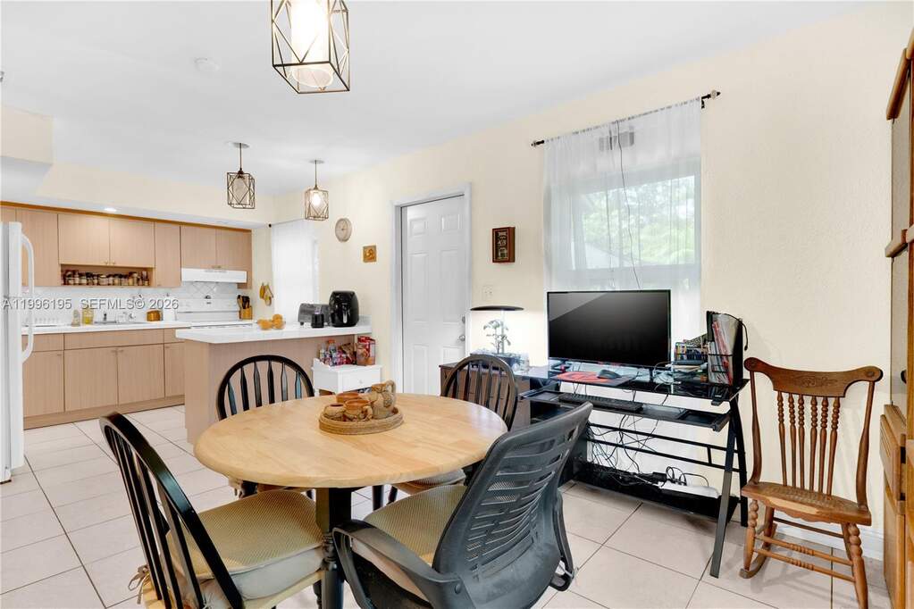 3 Bedroom Single Family Home/House's Image 4