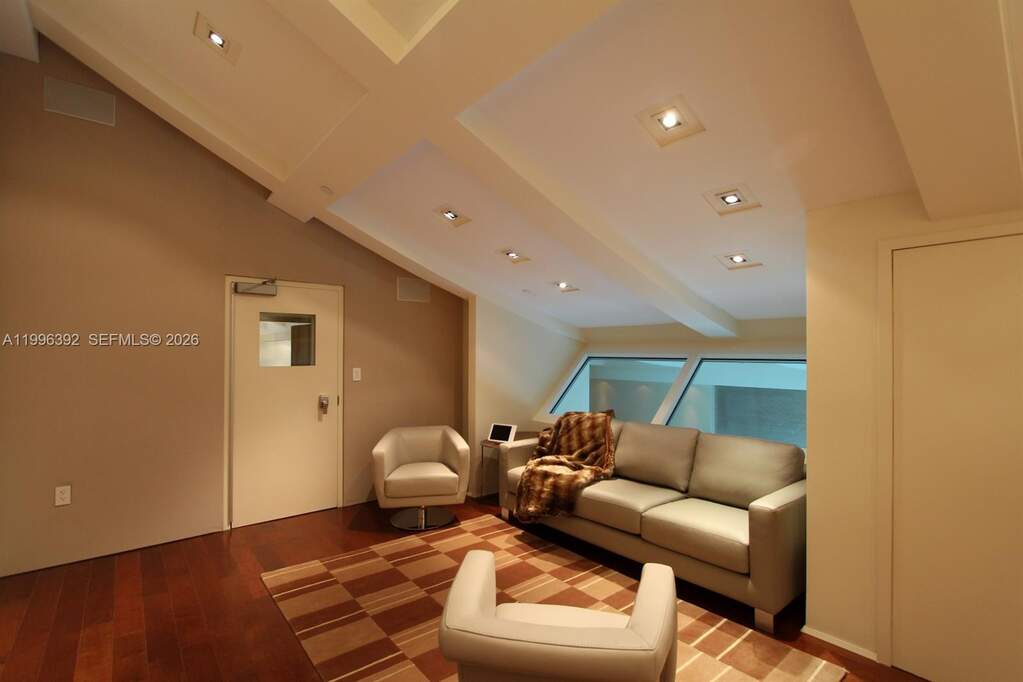 4 Bedroom Apartment/Flat's Image 61