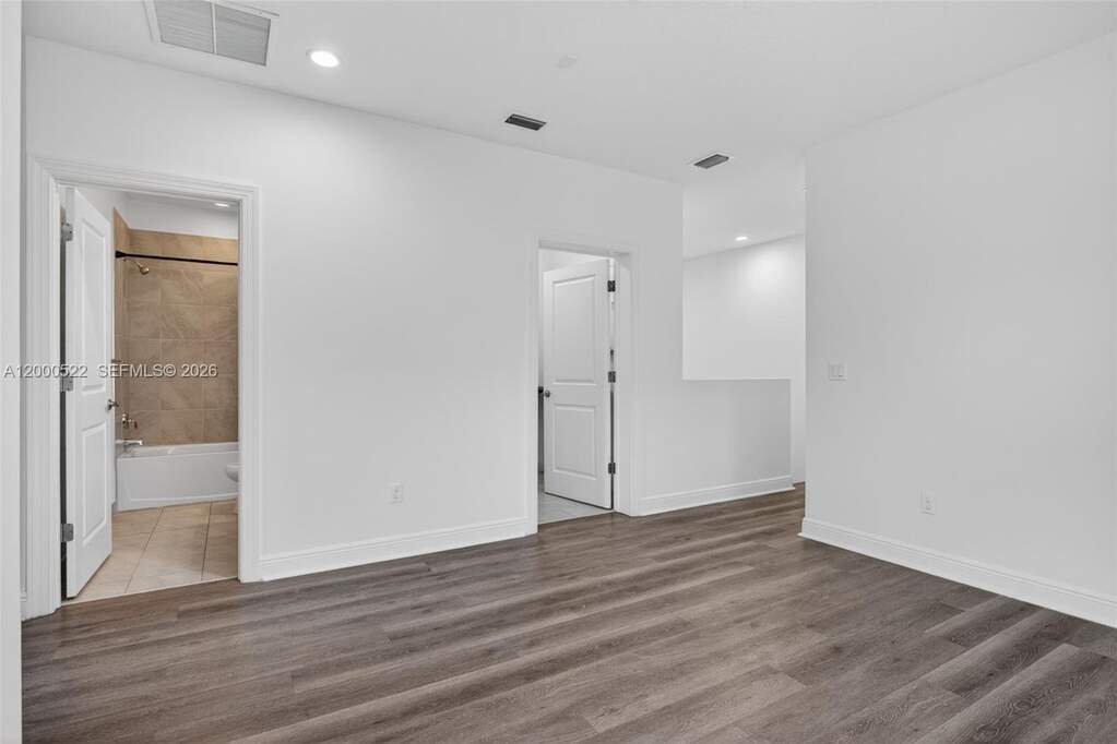 3 Bedroom Villa/Townhouse's Image 28