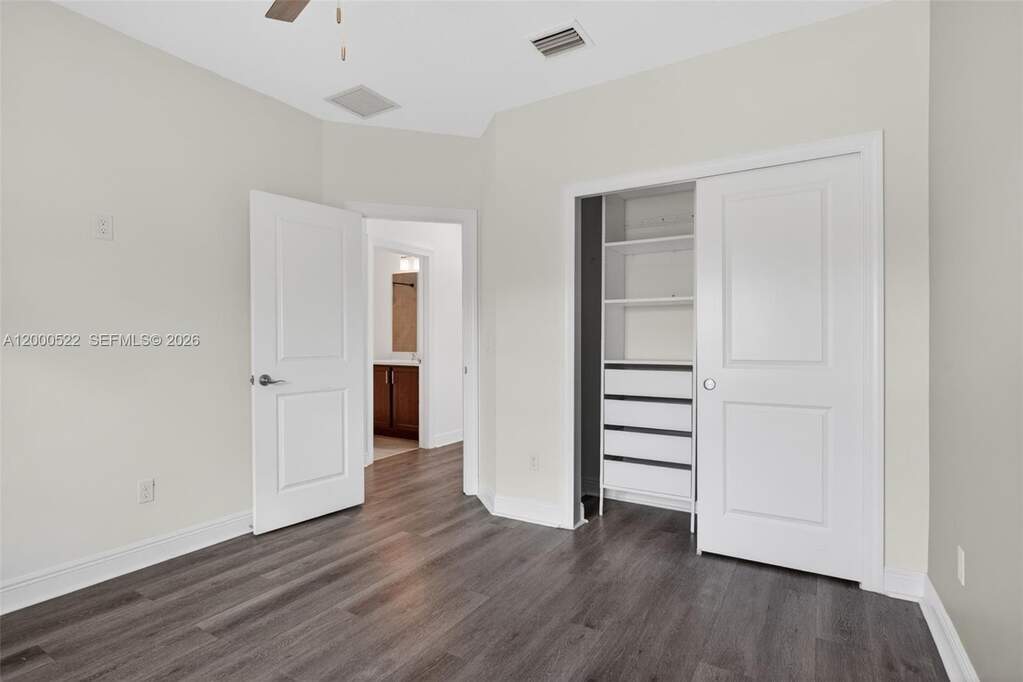 3 Bedroom Villa/Townhouse's Image 35
