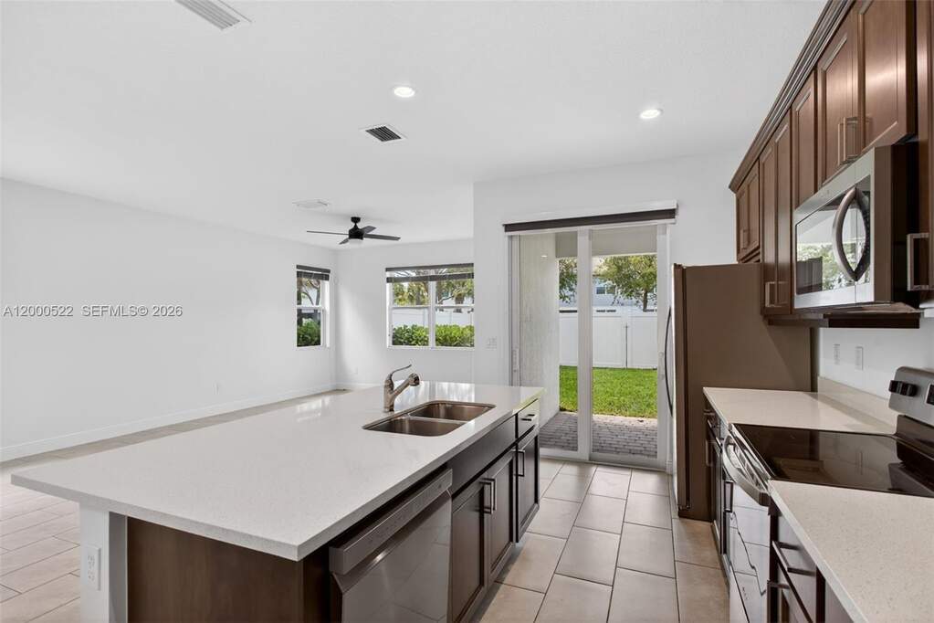 3 Bedroom Villa/Townhouse's Image 5