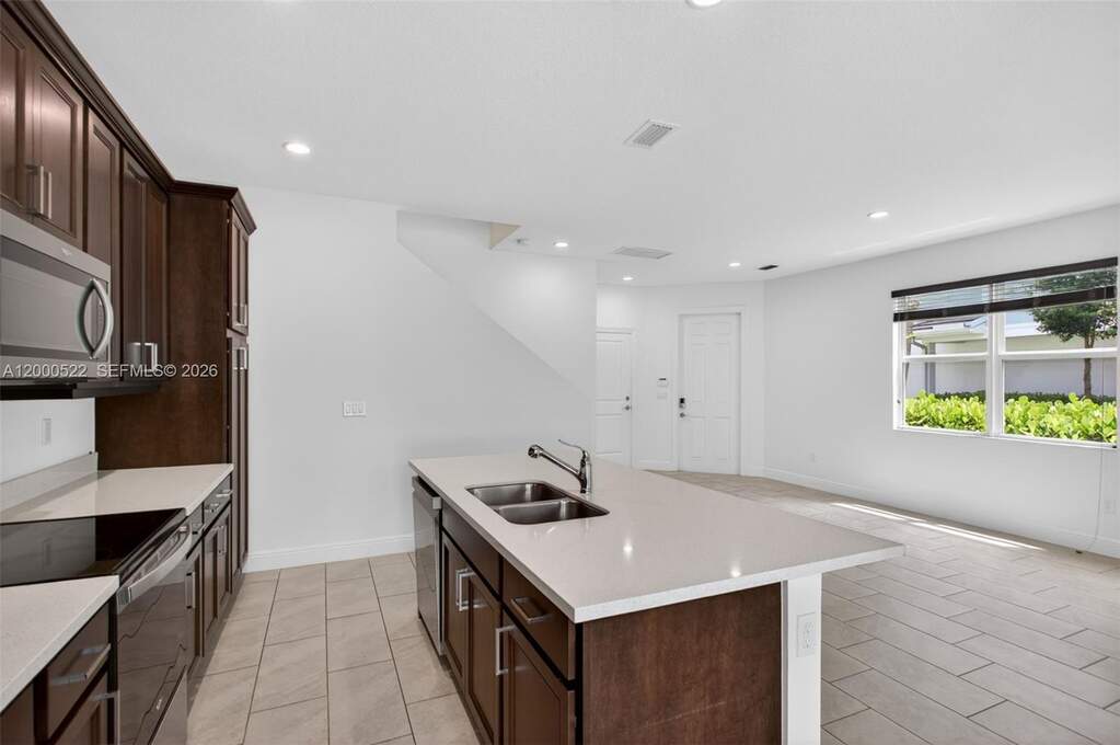 3 Bedroom Villa/Townhouse's Image 6