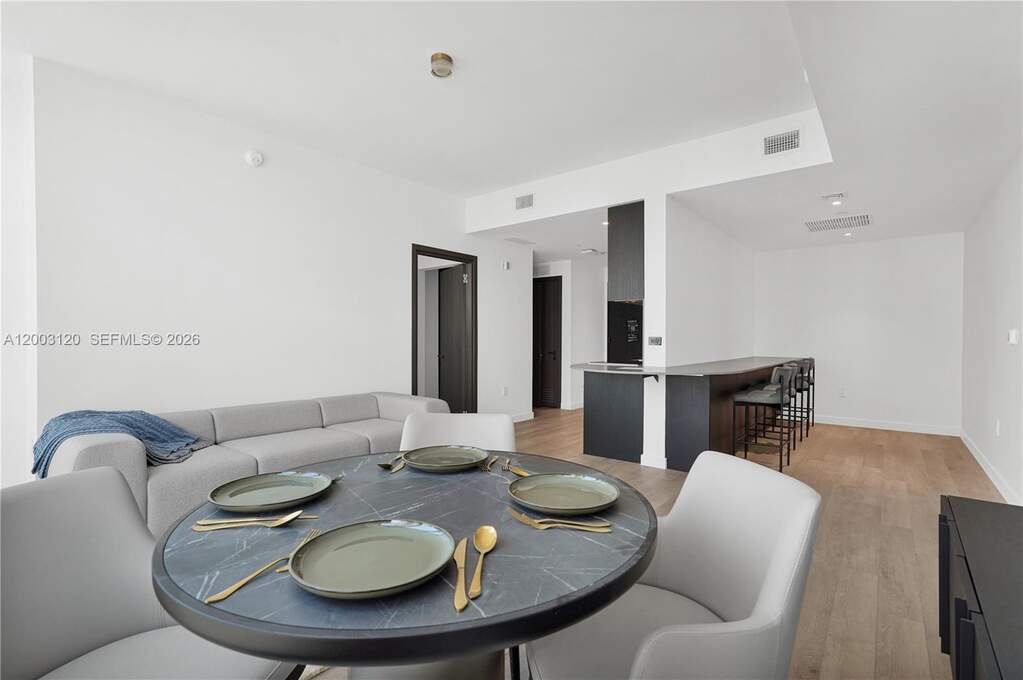 2 Bedroom Apartment/Flat's Image 6