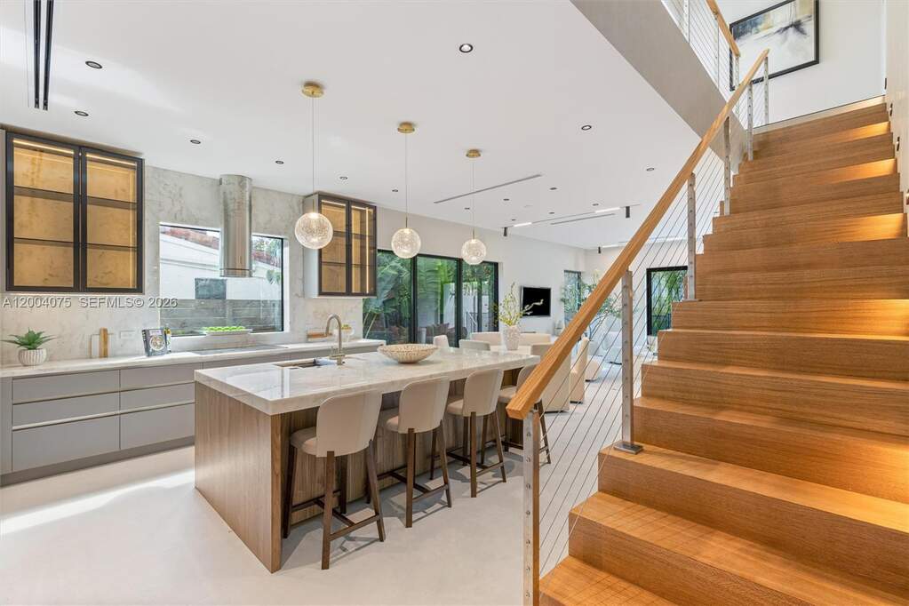 4 Bedroom Villa/Townhouse's Image 7