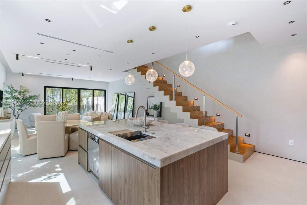 4 Bedroom Villa/Townhouse's Image 9