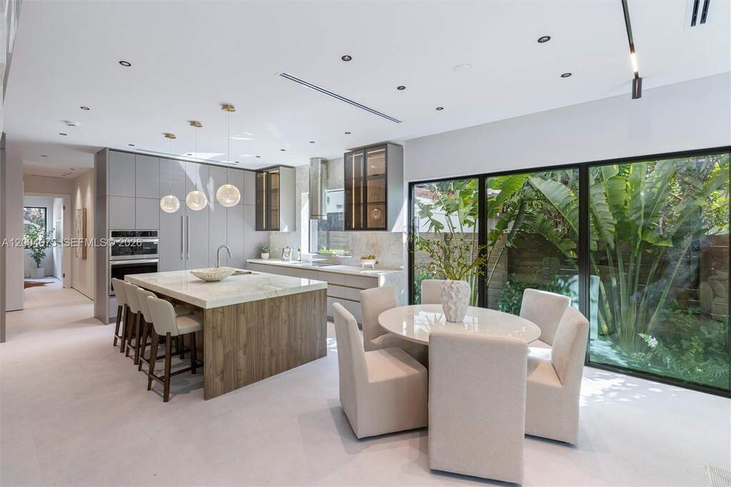 4 Bedroom Villa/Townhouse's Image 10