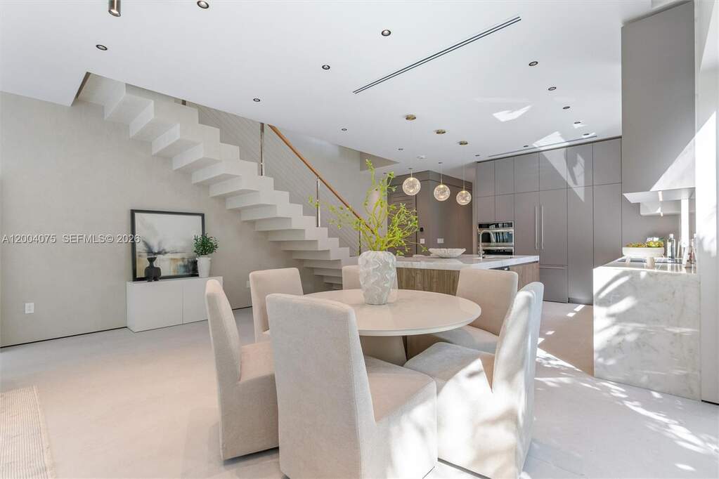 4 Bedroom Villa/Townhouse's Image 11