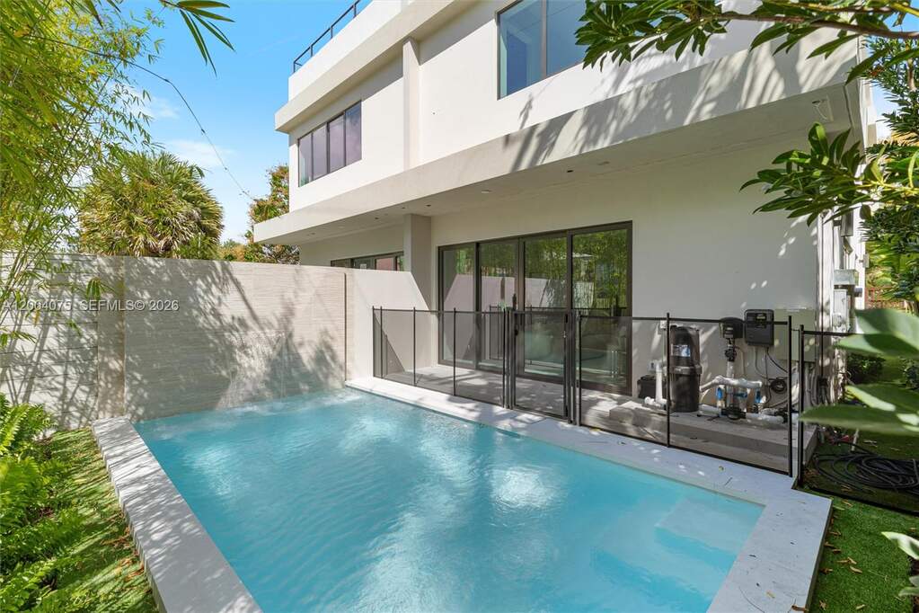 4 Bedroom Villa/Townhouse's Image 23