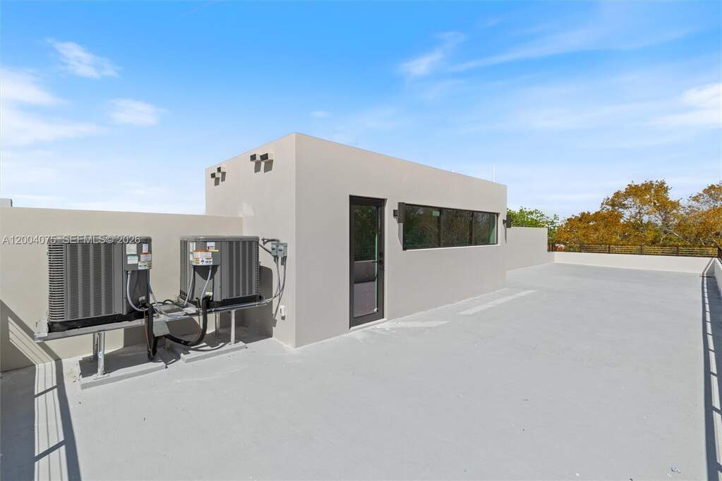 4 Bedroom Villa/Townhouse's Image 26