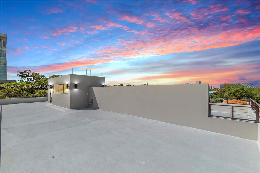 4 Bedroom Villa/Townhouse's Image 27