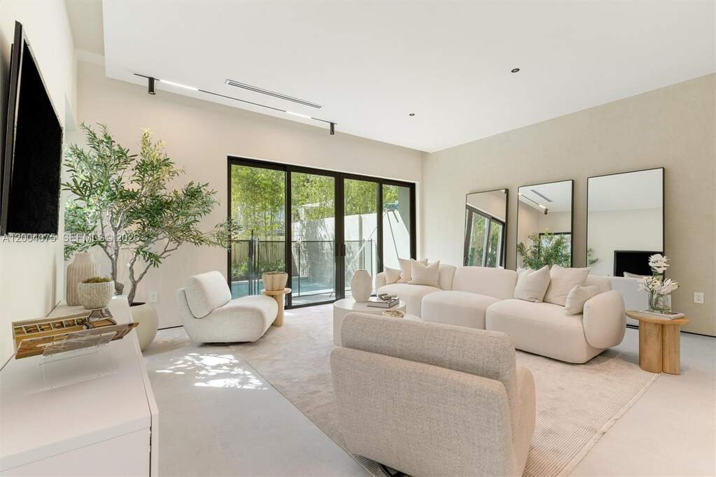 4 Bedroom Villa/Townhouse's Image 4