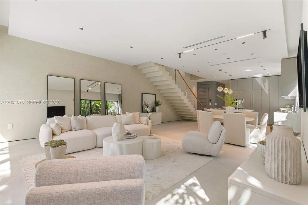 4 Bedroom Villa/Townhouse's Image 5