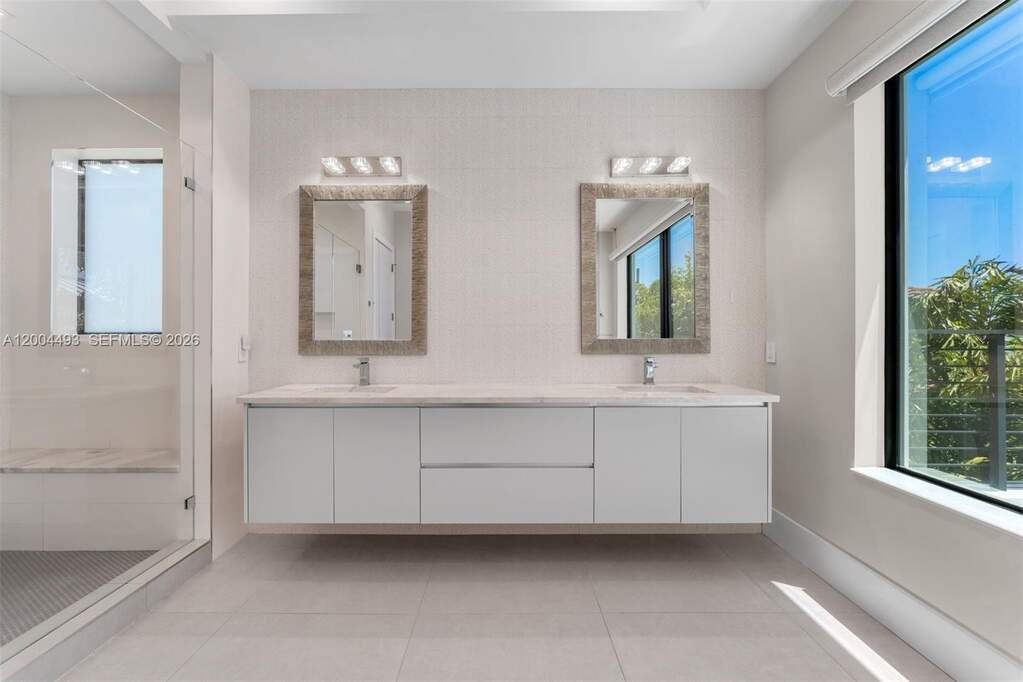 4 Bedroom Villa/Townhouse's Image 12