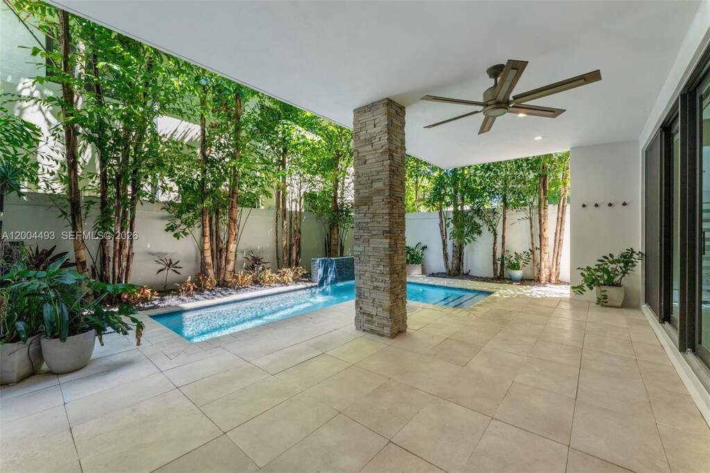 4 Bedroom Villa/Townhouse's Image 23