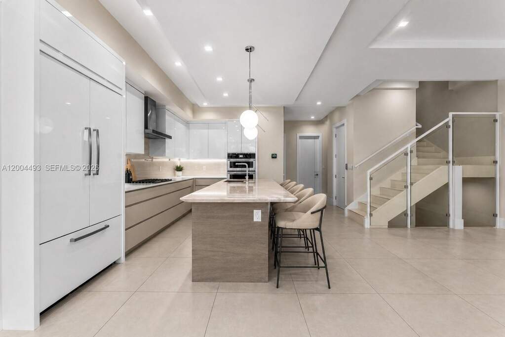 4 Bedroom Villa/Townhouse's Image 4