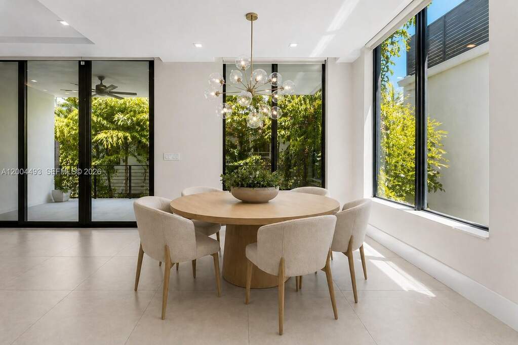 4 Bedroom Villa/Townhouse's Image 5