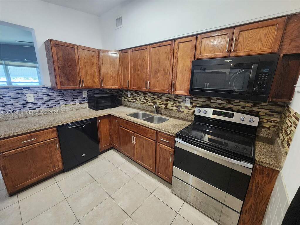 3 Bedroom Single Family Home/House's Image 3