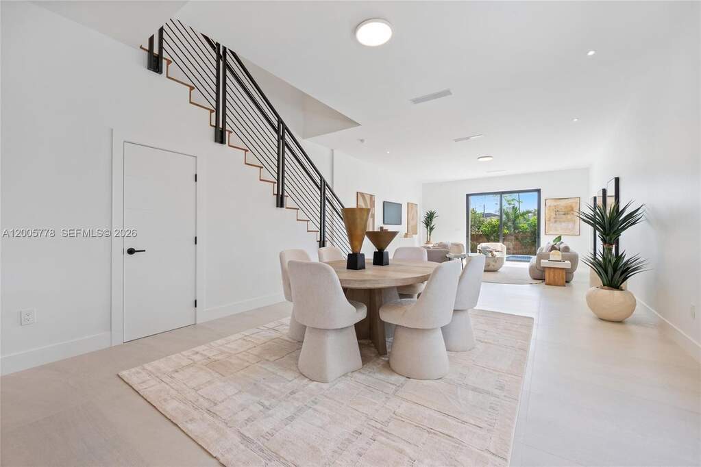 4 Bedroom Villa/Townhouse's Image 8