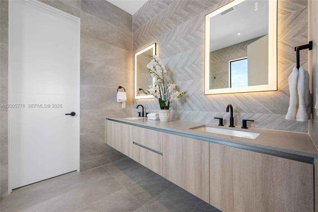 4 Bedroom Villa/Townhouse's Image 14