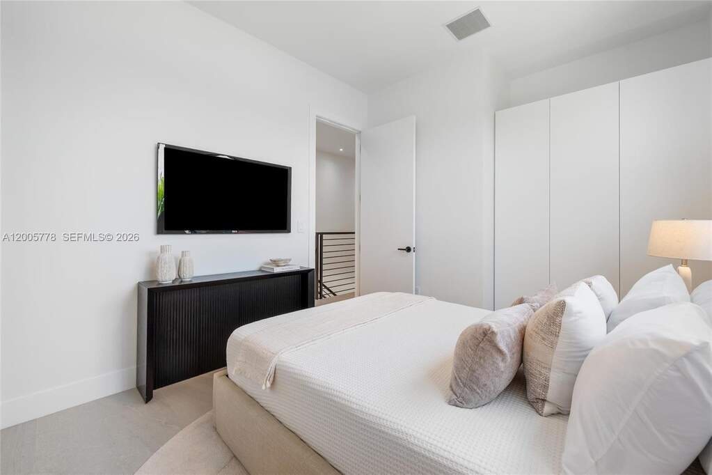 4 Bedroom Villa/Townhouse's Image 17