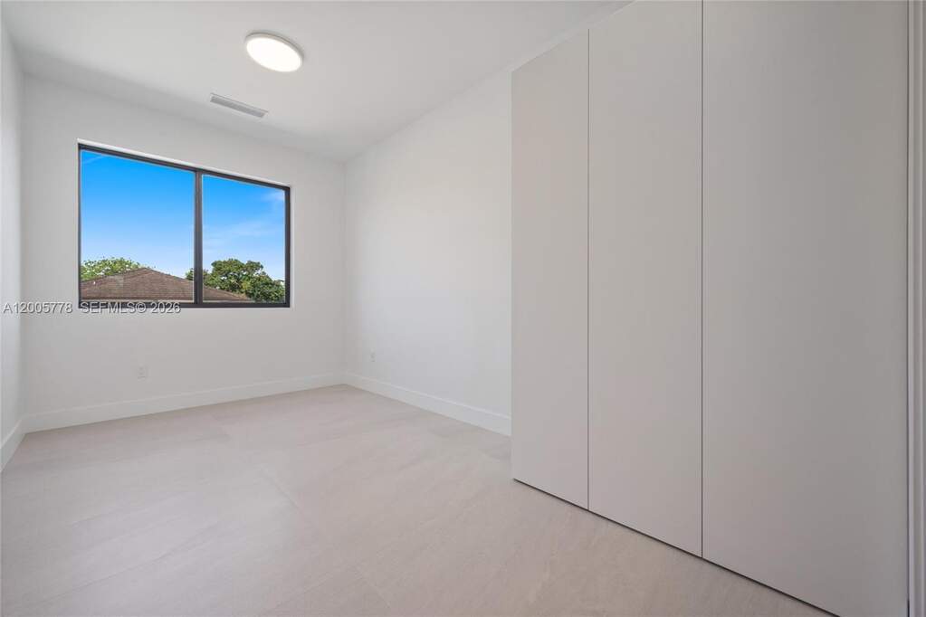 4 Bedroom Villa/Townhouse's Image 19