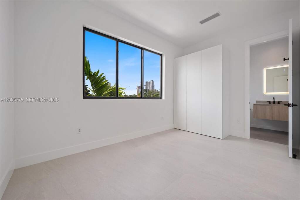 4 Bedroom Villa/Townhouse's Image 20