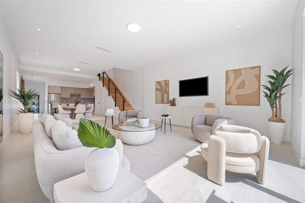 4 Bedroom Villa/Townhouse's Image 4