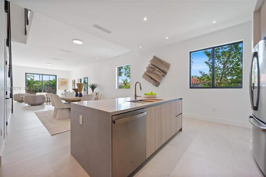 4 Bedroom Villa/Townhouse's Image 6