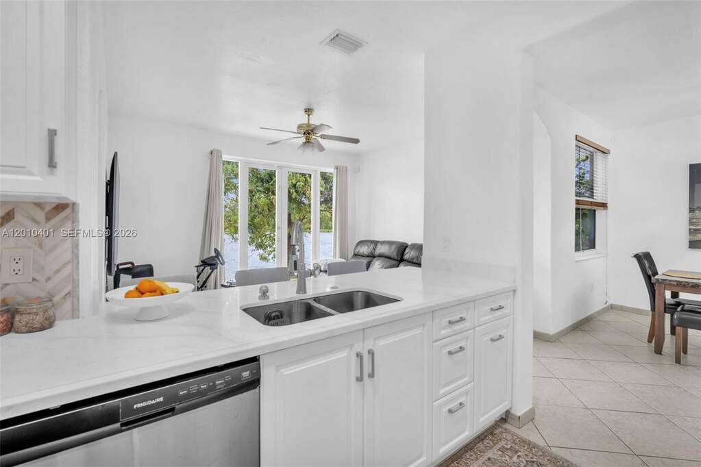 3 Bedroom Villa/Townhouse's Image 8