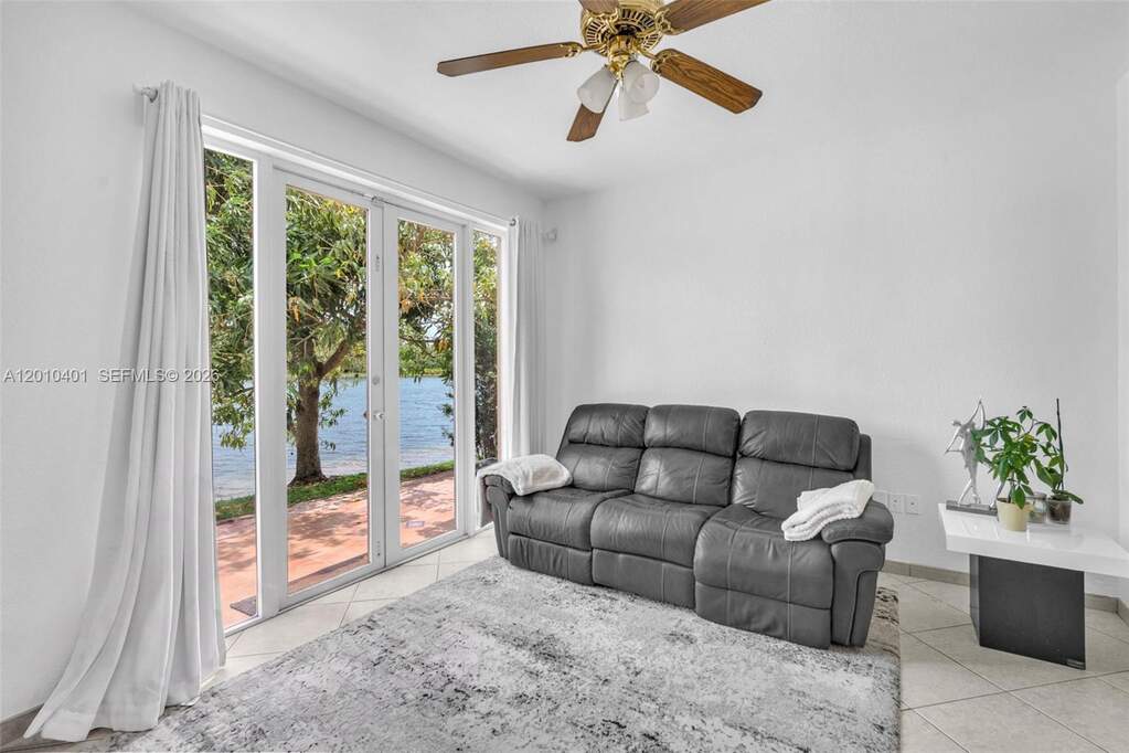 3 Bedroom Villa/Townhouse's Image 14