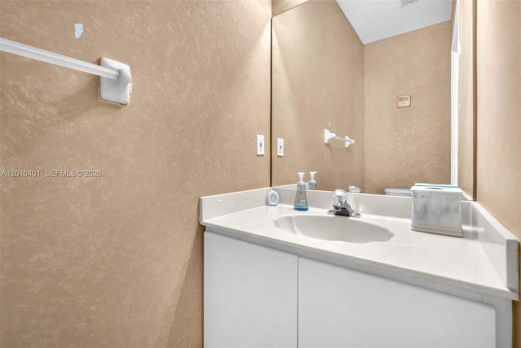 3 Bedroom Villa/Townhouse's Image 15