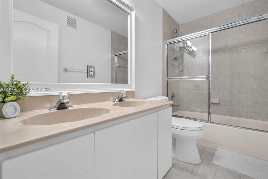 3 Bedroom Villa/Townhouse's Image 25