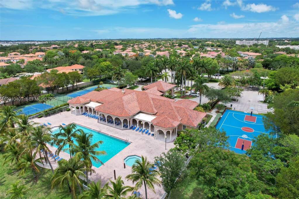 3 Bedroom Villa/Townhouse's Image 32