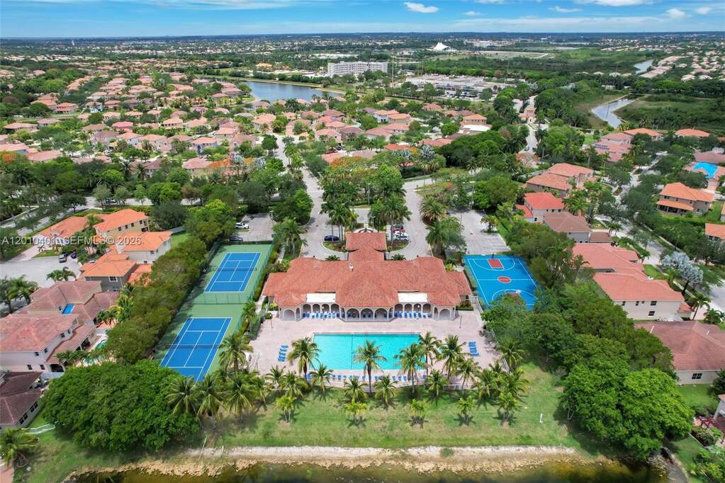 3 Bedroom Villa/Townhouse's Image 34
