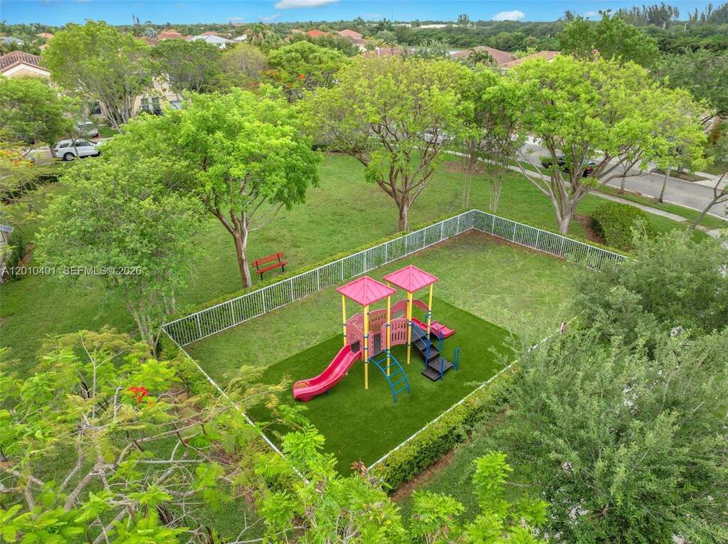 3 Bedroom Villa/Townhouse's Image 35