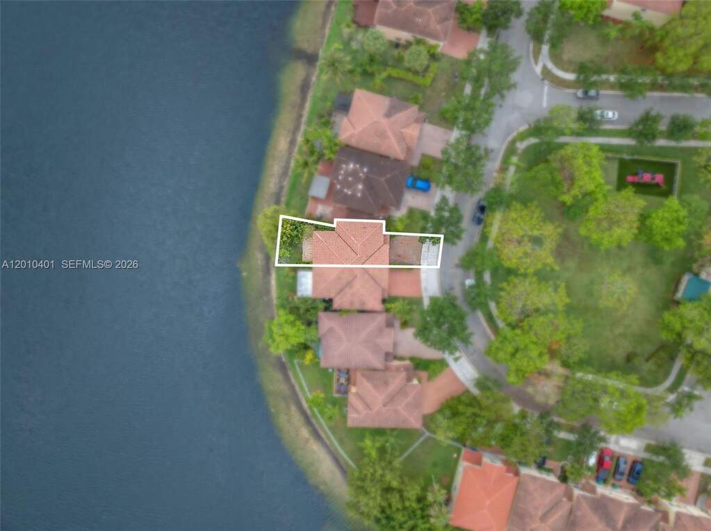 3 Bedroom Villa/Townhouse's Image 37