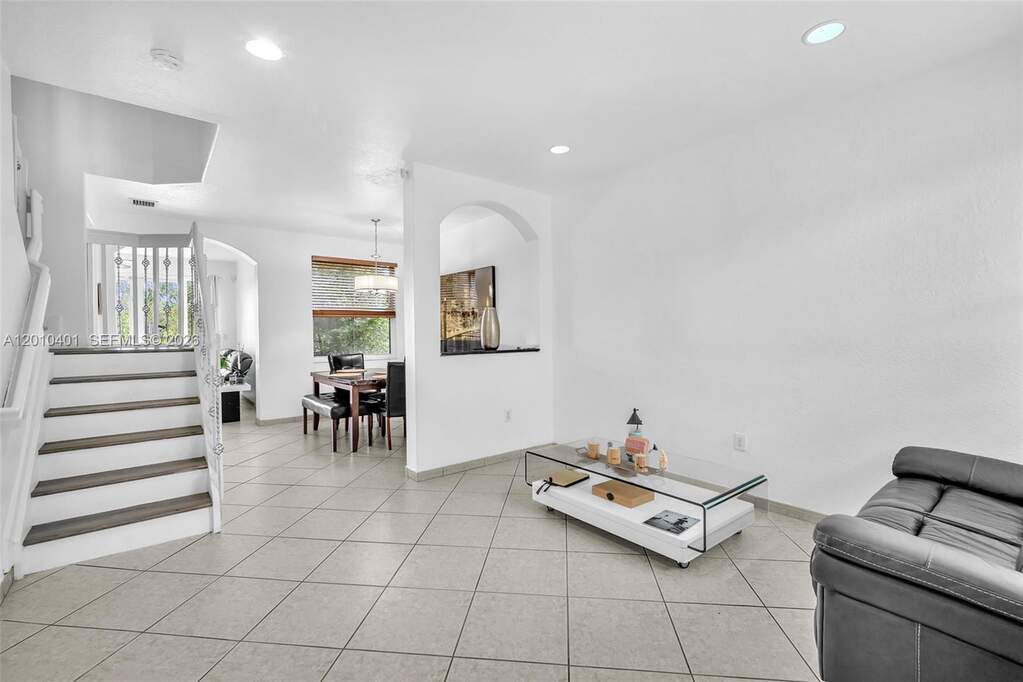 3 Bedroom Villa/Townhouse's Image 3