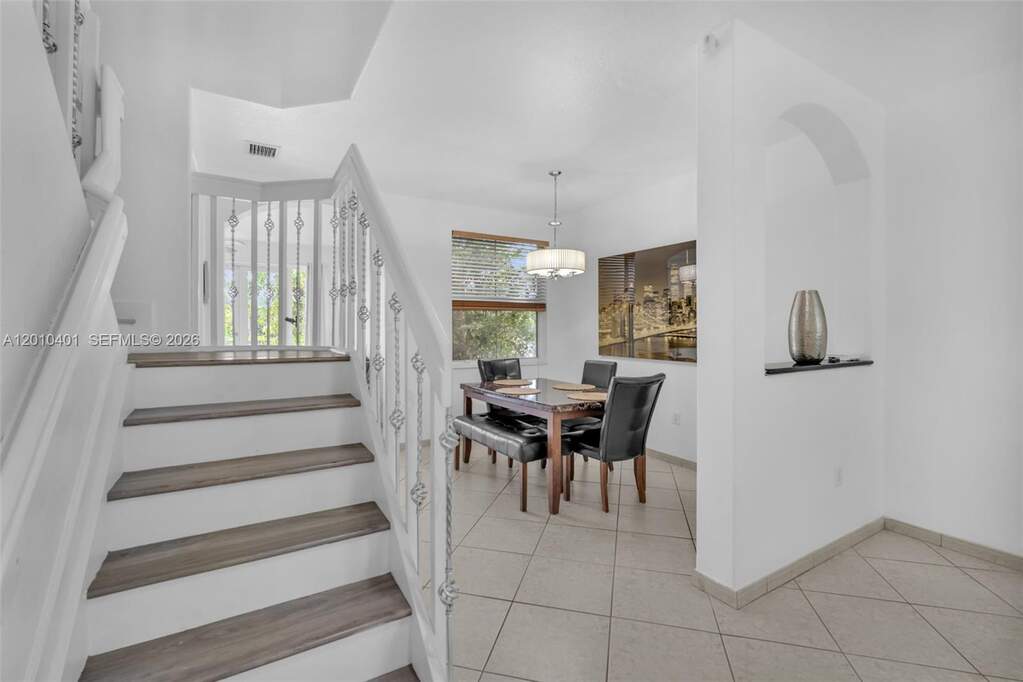 3 Bedroom Villa/Townhouse's Image 5