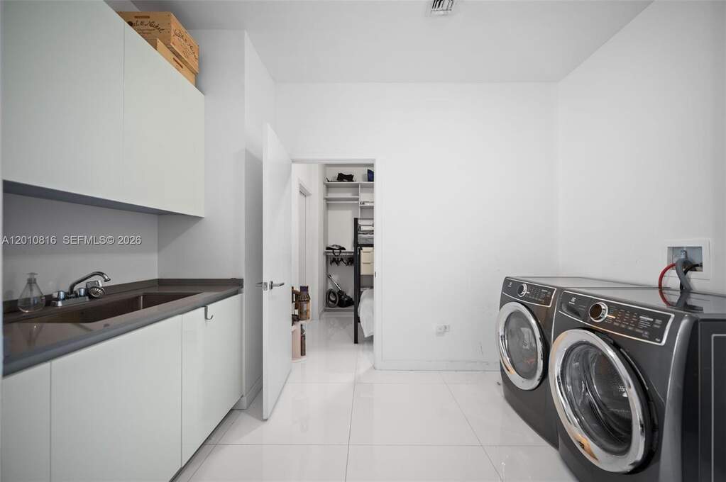 4 Bedroom Apartment/Flat's Image 32