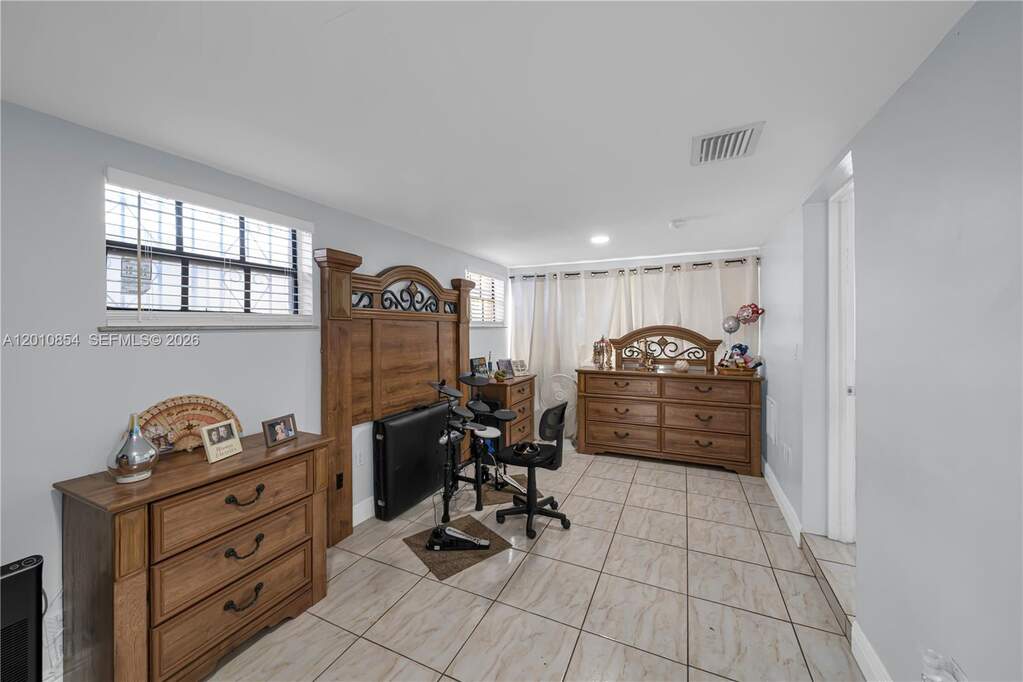 4 Bedroom Multi Unit's Image 10