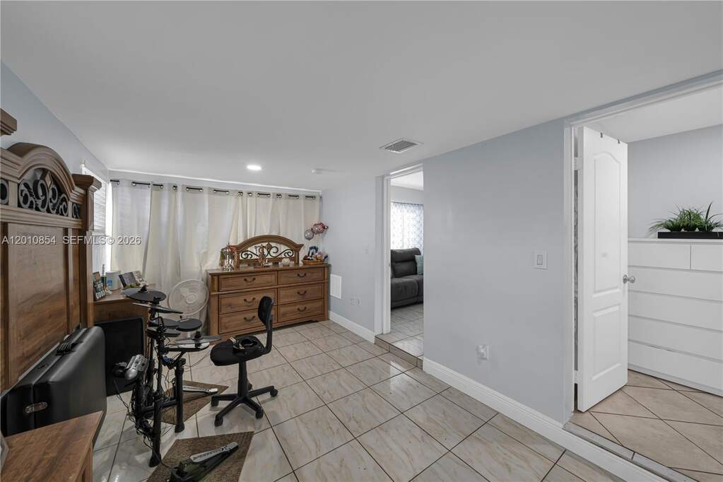 4 Bedroom Multi Unit's Image 11