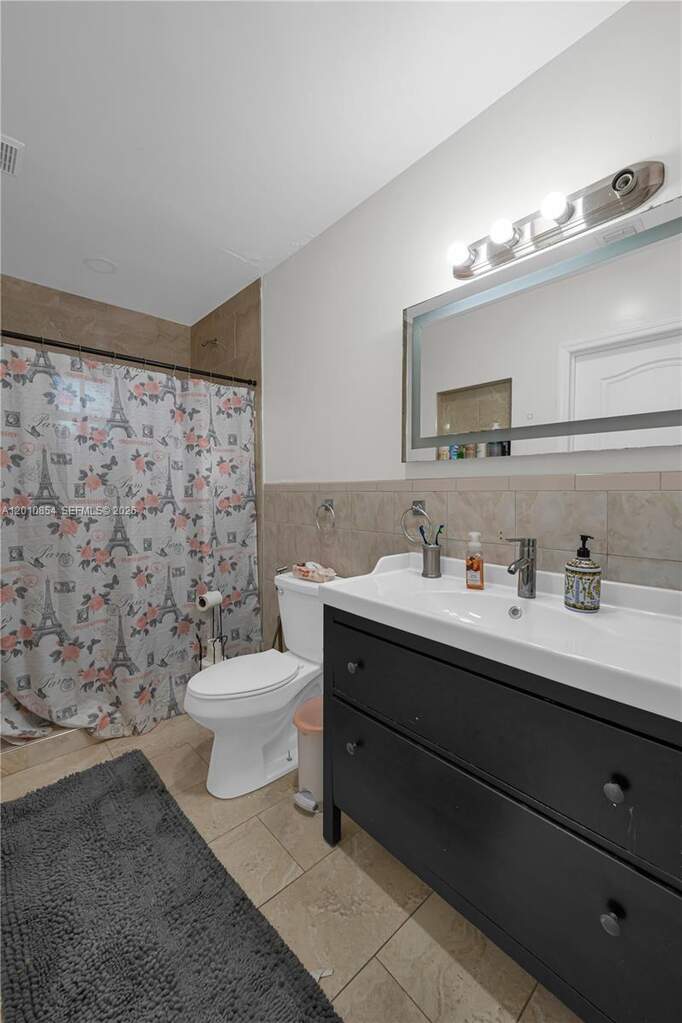 4 Bedroom Multi Unit's Image 37