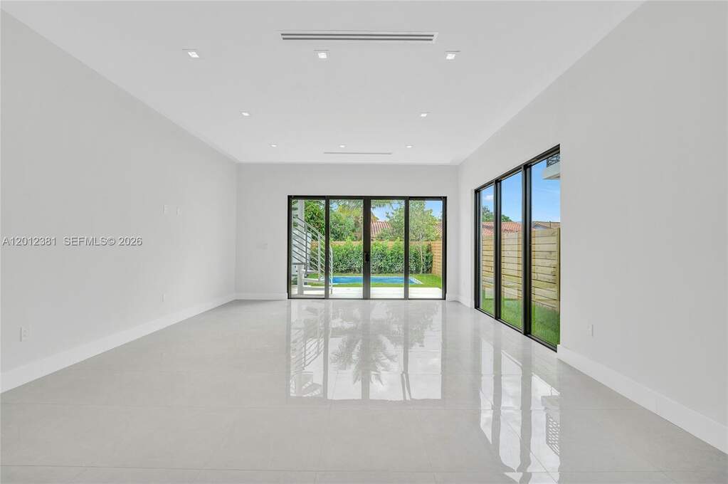 3 Bedroom Villa/Townhouse's Image 10