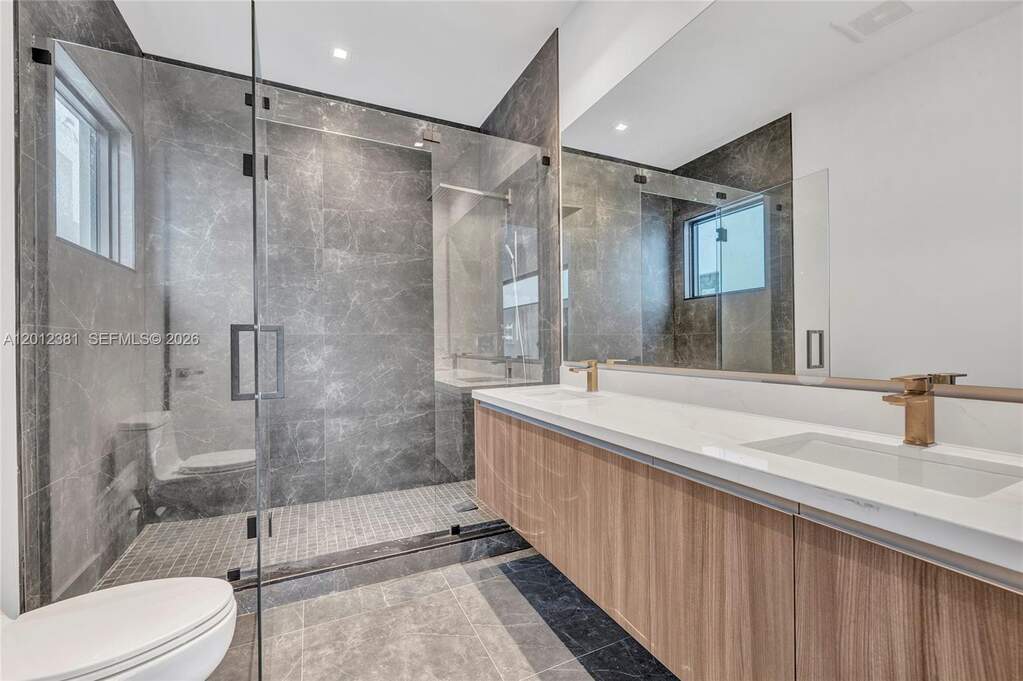 3 Bedroom Villa/Townhouse's Image 17