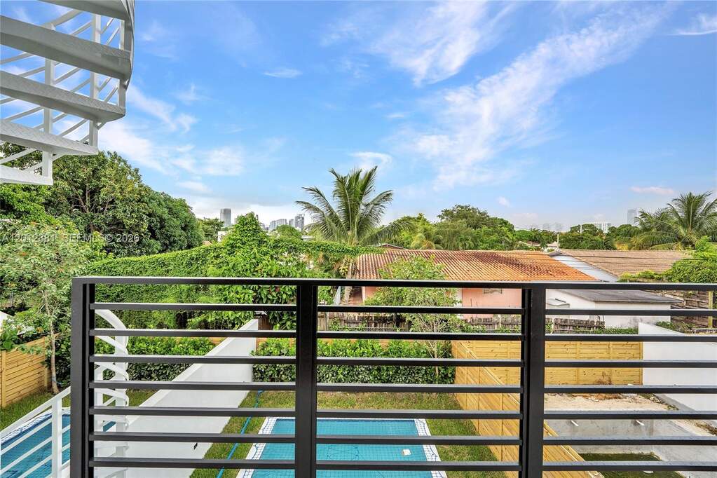 3 Bedroom Villa/Townhouse's Image 24