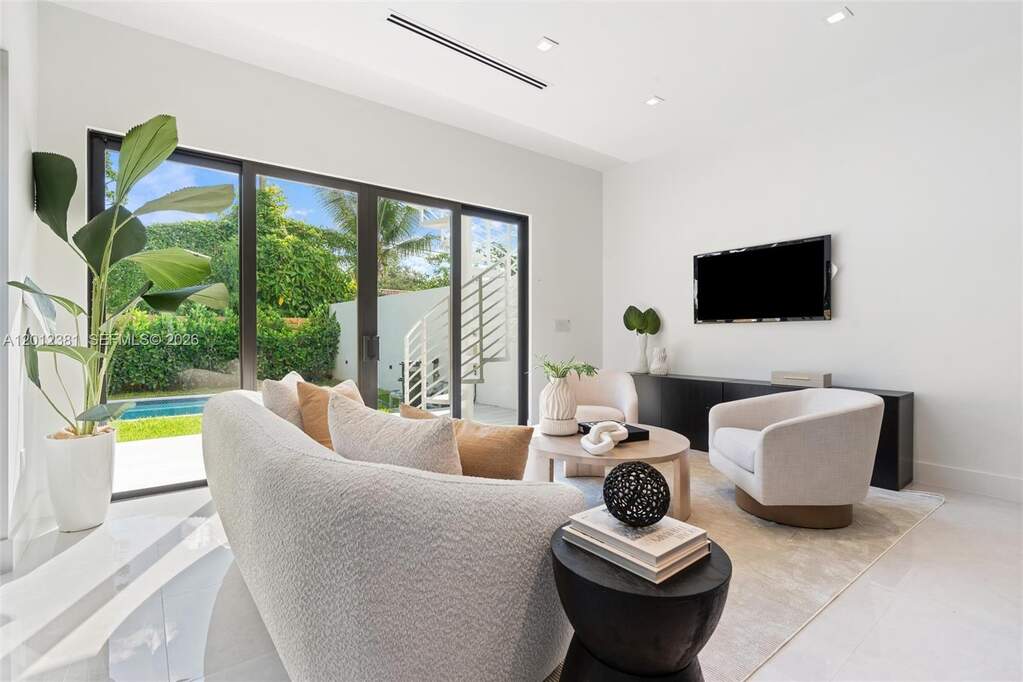 3 Bedroom Villa/Townhouse's Image 27
