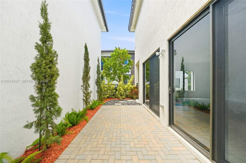 4 Bedroom Single Family Home/House's Image 12