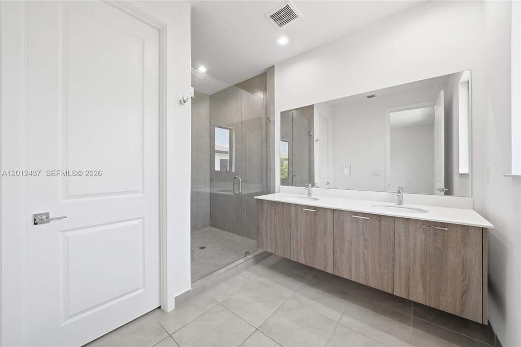 4 Bedroom Single Family Home/House's Image 19